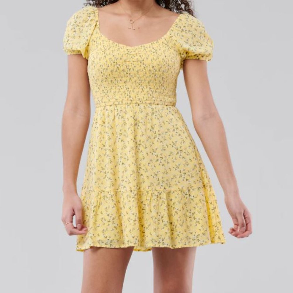 NWT Hollister Floral Smocked Puff-Sleeve Dress